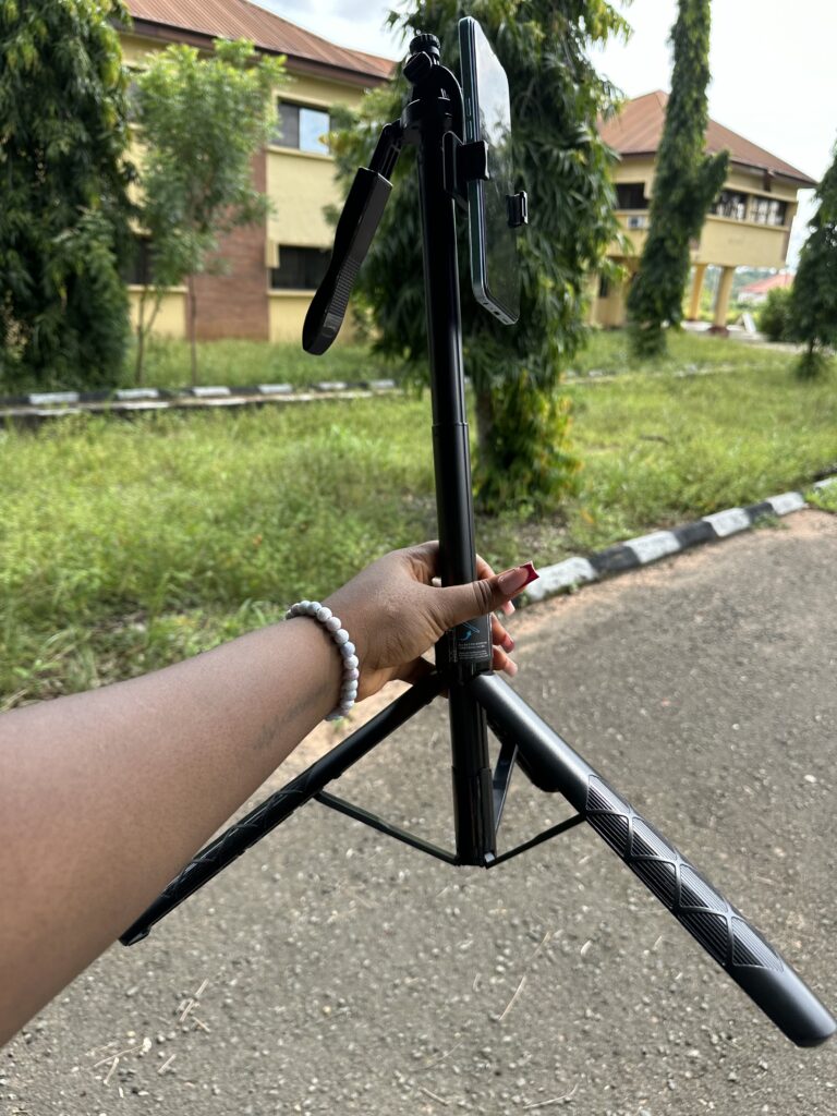L16 5FT TRIPOD STAND - Image 3