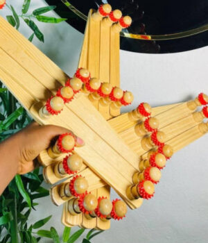 WOODEN WIG/BAG HANGER