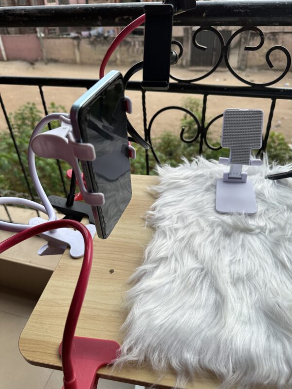 TABLE CLIP PHONE HOLDER