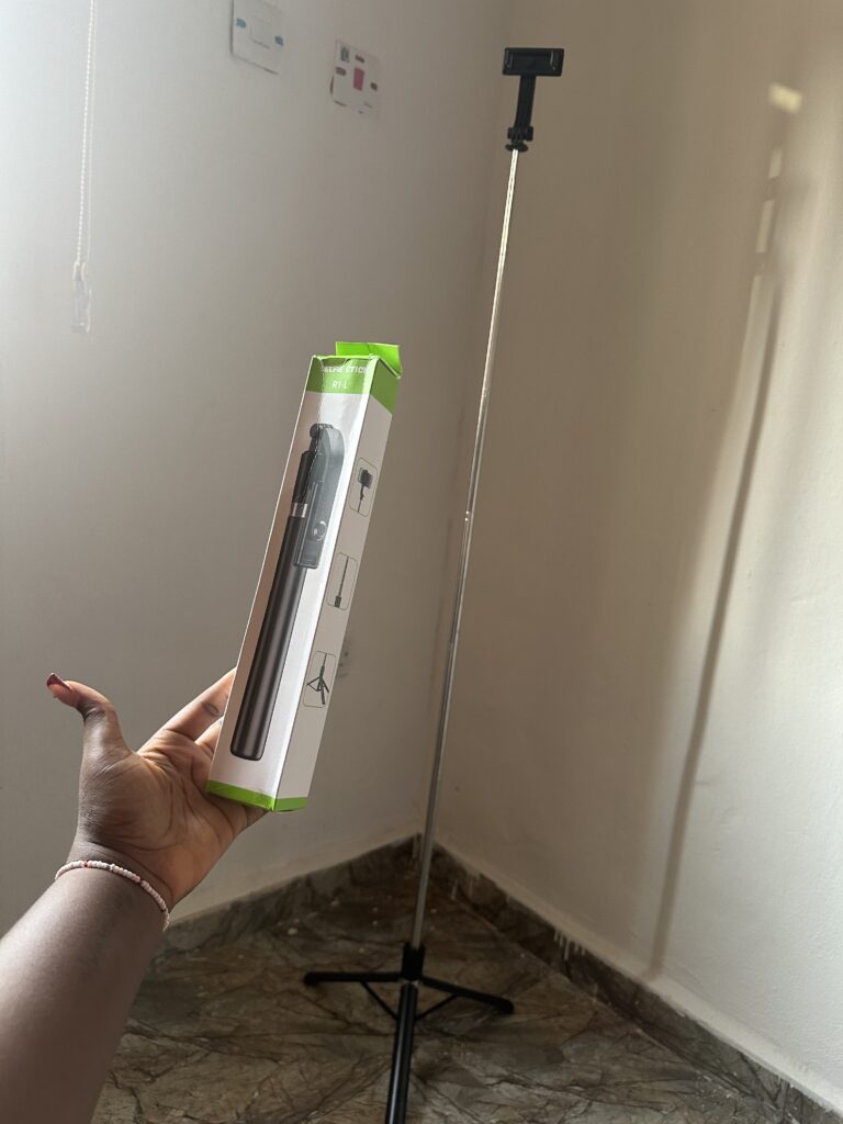 5.5FT TRIPOD/SELFIE STICK - Image 3