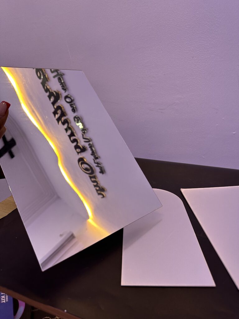 ACRYLIC MIRROR PROPS - Image 9
