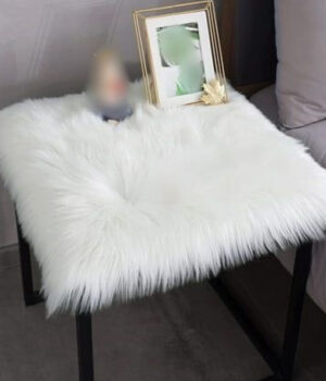 40CM SQUARE FUR RUG