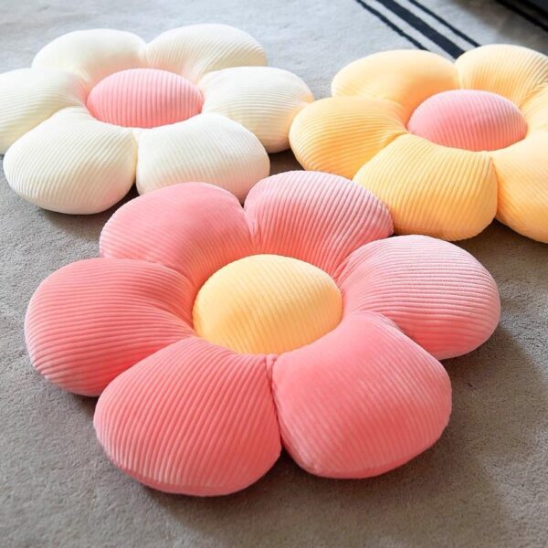 DAISY FLOWER PILLOW