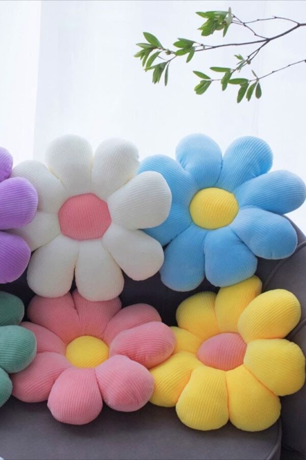 DAISY FLOWER PILLOW - Image 2