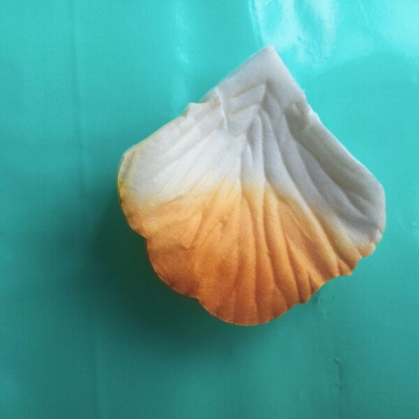 100 ROSE FLOWER PETALS - Image 7