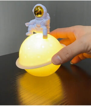 MOON LAMP WITH ASTRONAUT
