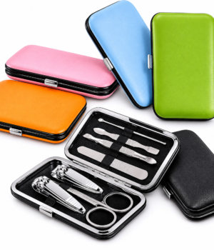 MANICURE AND PEDICURE SET